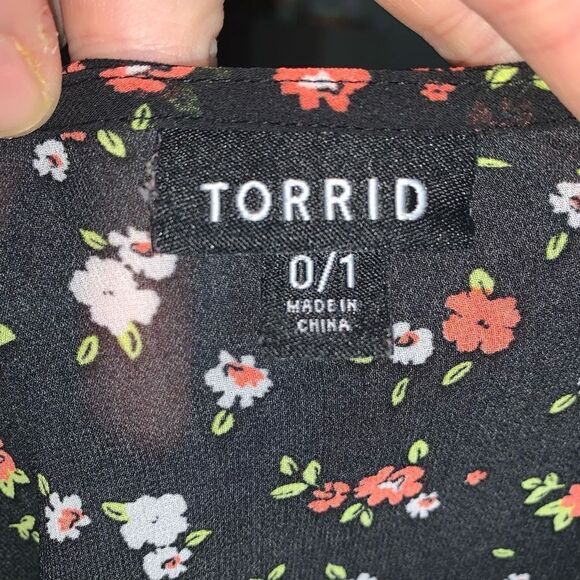 Torrid red & white flower black semi sheer 0/1x kimono - Picture 3 of 4